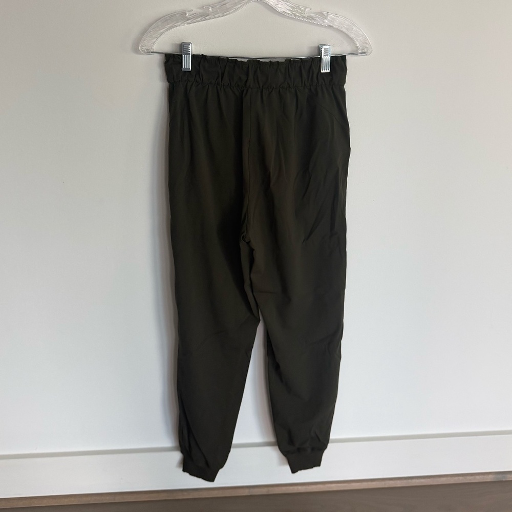 Lululemon Jogger in Dark Green - Picture 2 of 8